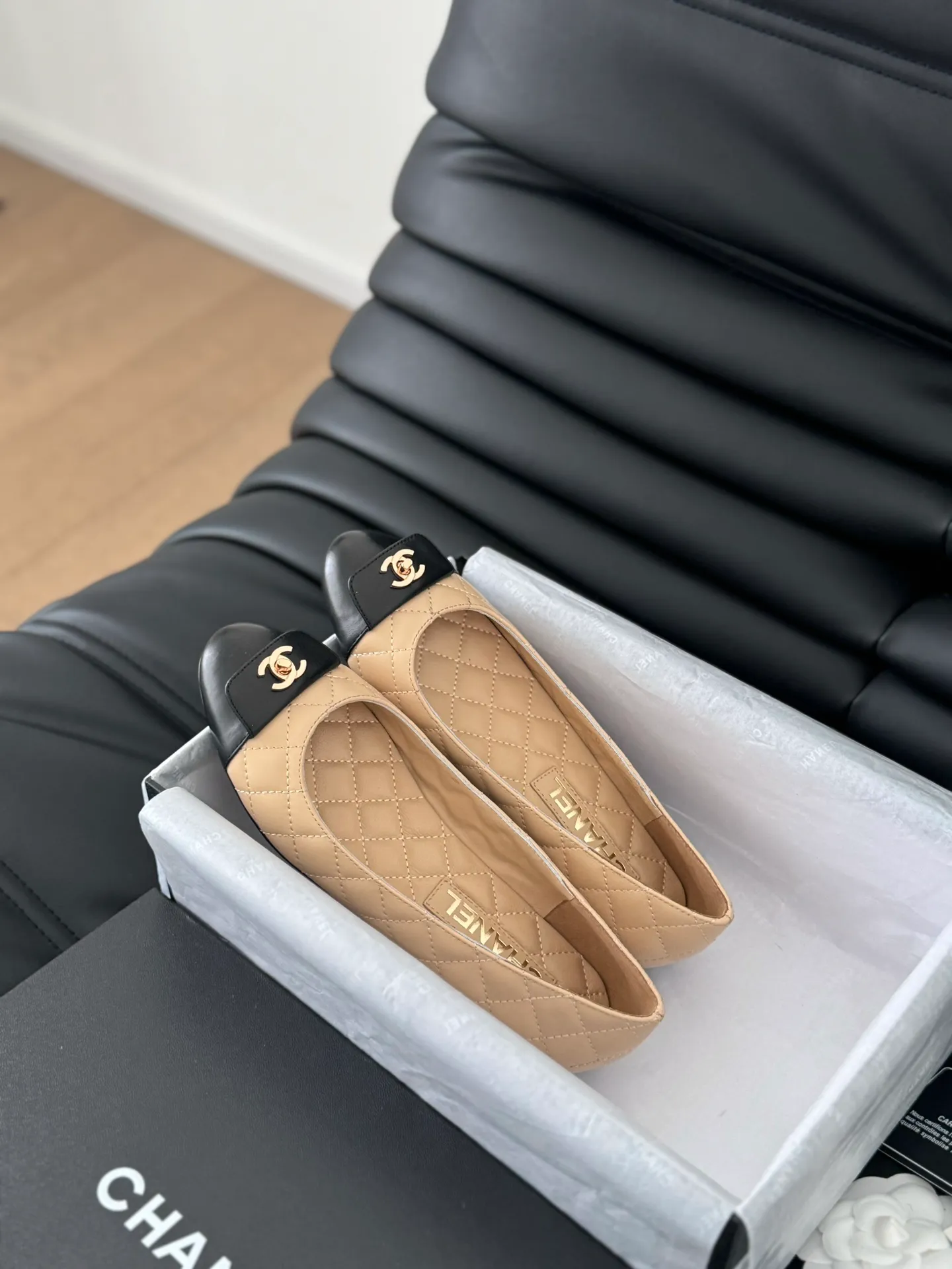 👟👟Ex-factory price 540👟👟 Purchasing-grade Chanel 24B new schoolbag buckle ballet shoes, classic diamond pattern, never tire of it😌 Sheepskin lining on the upper, leather outsole, high flat heel Size: 35-39 Other sizes 40/41/42/43 customized